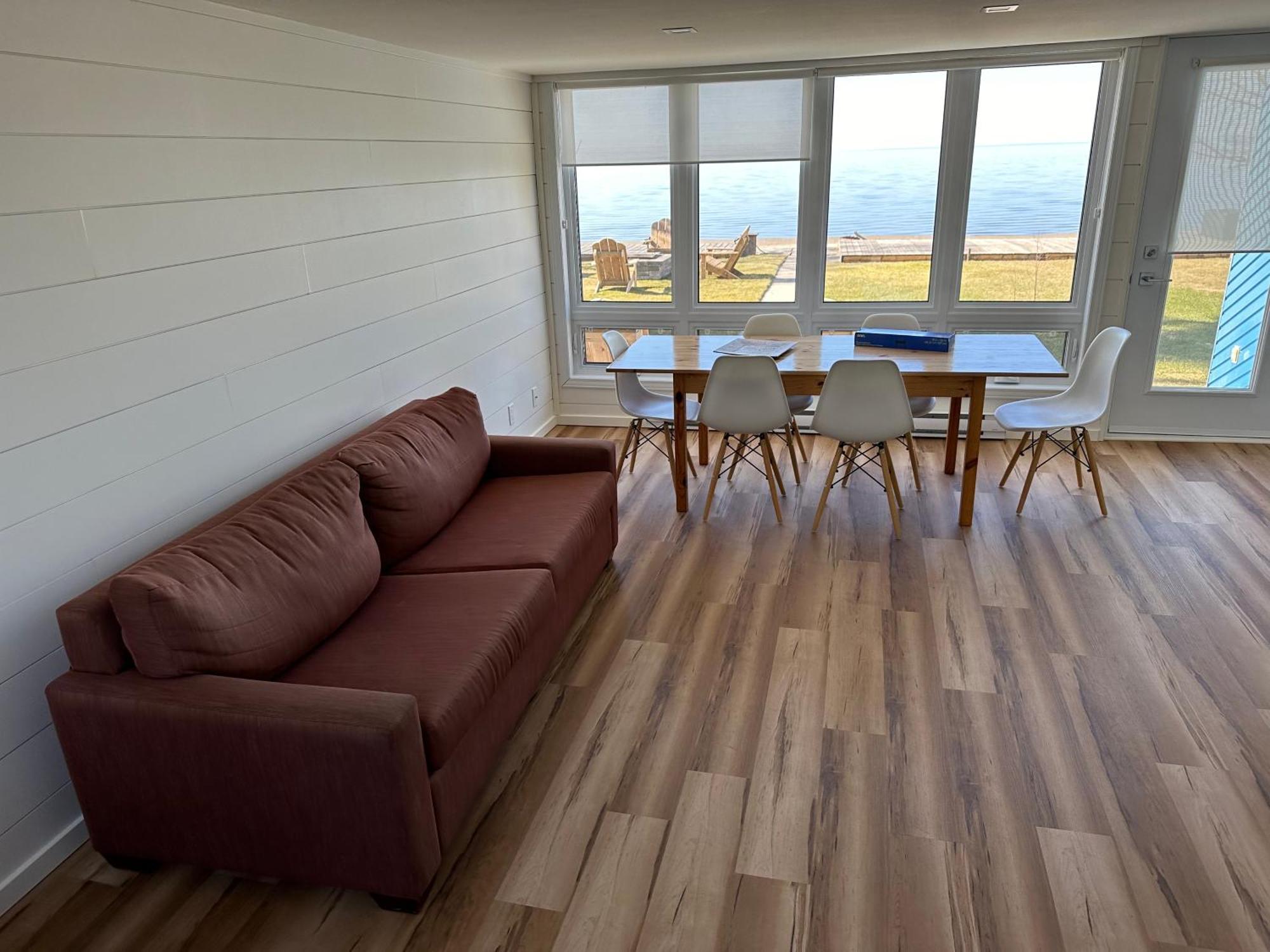La Casa De La Playa Holiday home Desbiens