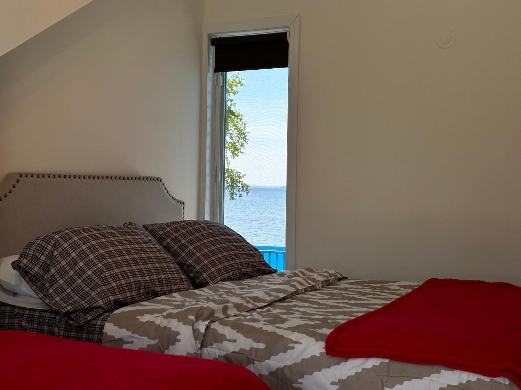 La Casa De La Playa * Desbiens